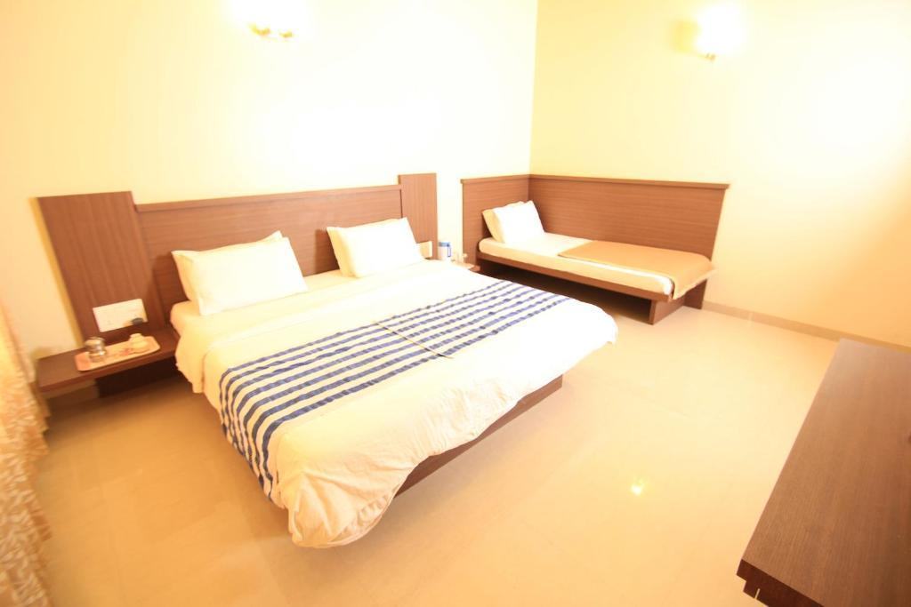 Hotel Sai Smaran Shirdi Quarto foto